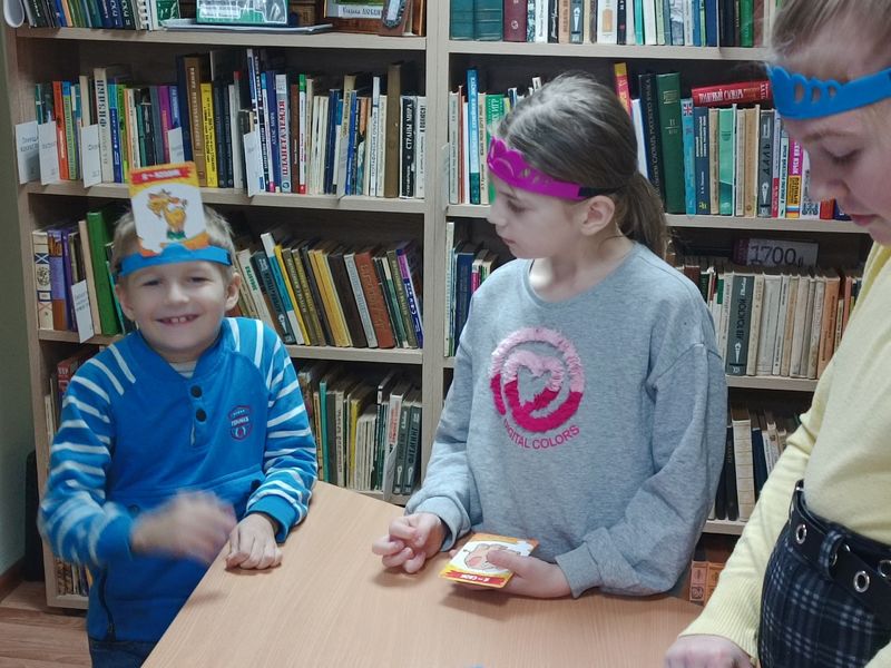Тучковские ребята в свободное время спешат в библиотеку