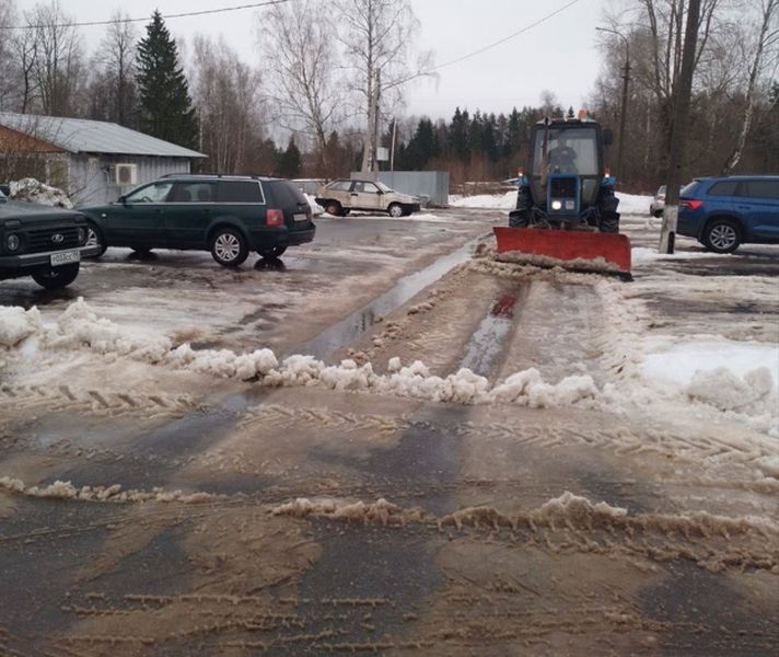 В Рузском округе коммунальные службы продолжают убирать снег