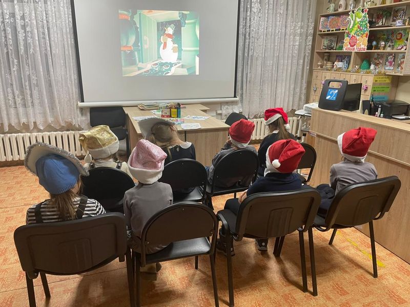 Юные никольцы посмотрели новогодний мультфильм, которому 73 года