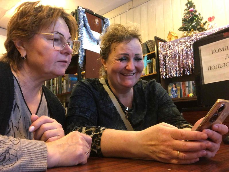 Сытьковские пенсионеры освоили смартфон и интернет