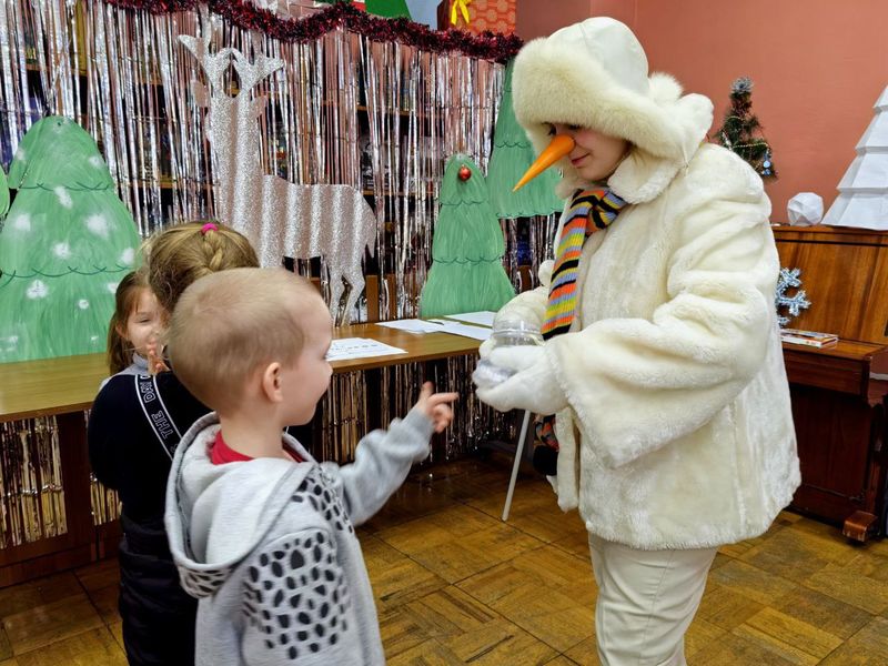В Рузской библиотеке отметили день рождения Снеговика