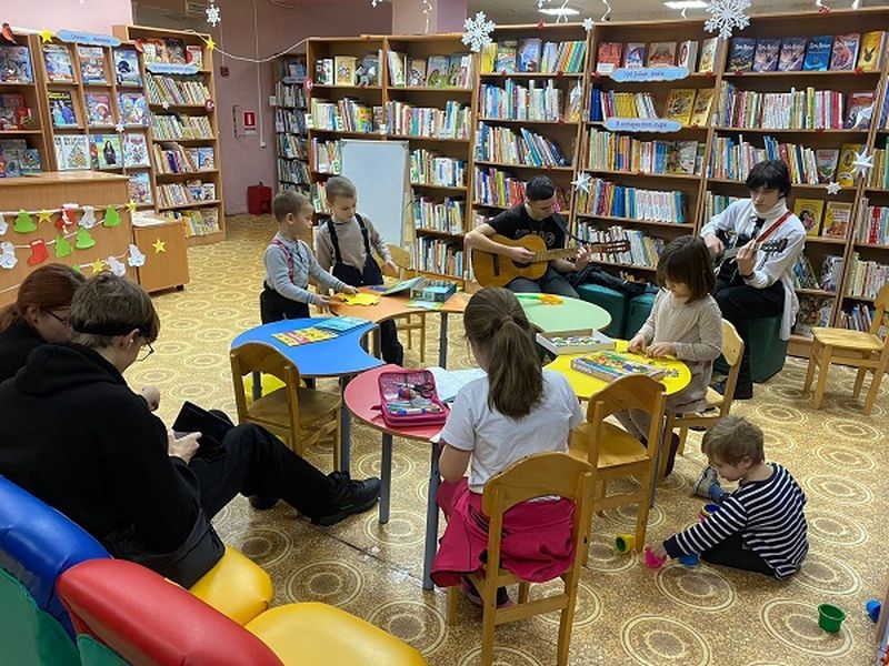 В Рузской библиотеке – бильярд, хоккей и гитара