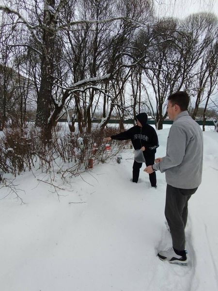 Космодемьянские волонтеры помогают пернатым пережить зиму