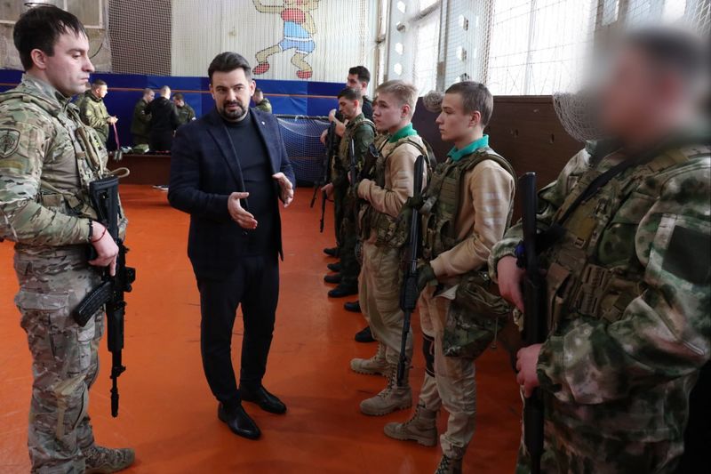 Николай Пархоменко посетил занятия по начальной военной подготовке