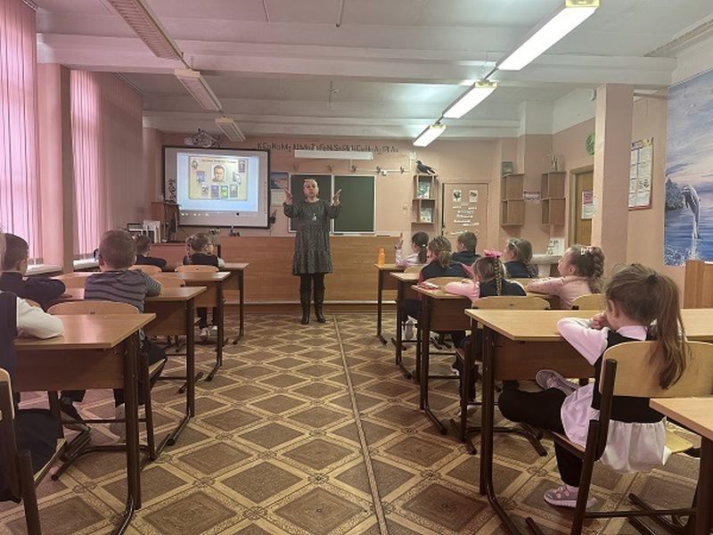 Нововолковским школьникам – об Аркадии Гайдаре и его команде