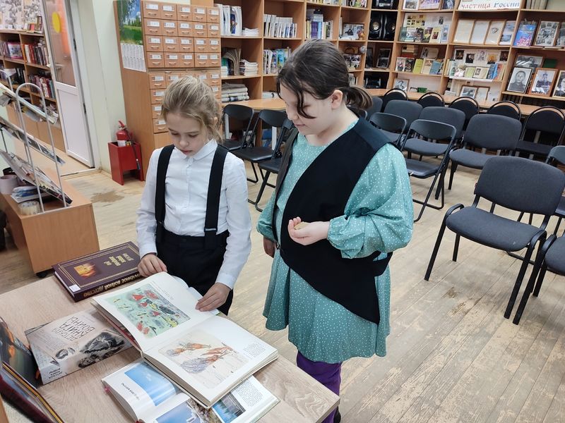 Урок мужества в Тучковской библиотеке посвятили несломленному городу на Неве 