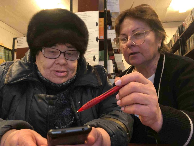 Сытьковчане старшего поколения освоили интернет-поиск