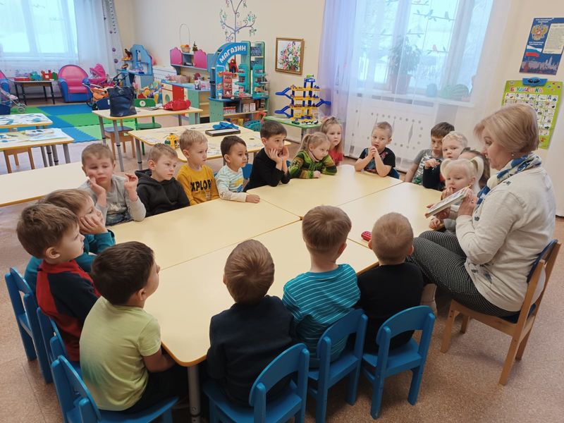 Колюбакинским дошколятам почитали неустаревающие стихи детских поэтов 