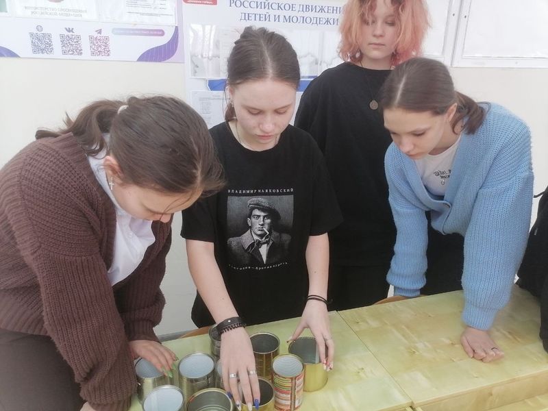 Космодемьянские волонтеры организовали сбор банок для окопных свечей