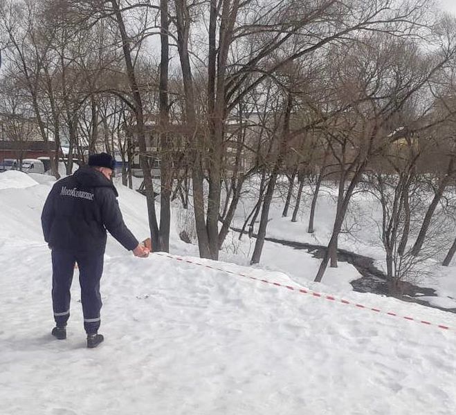Спасатели ГКУ МО «Мособлпожспас» провели очередное патрулирование по выявлению опасных снежных спусков в Рузском округе 