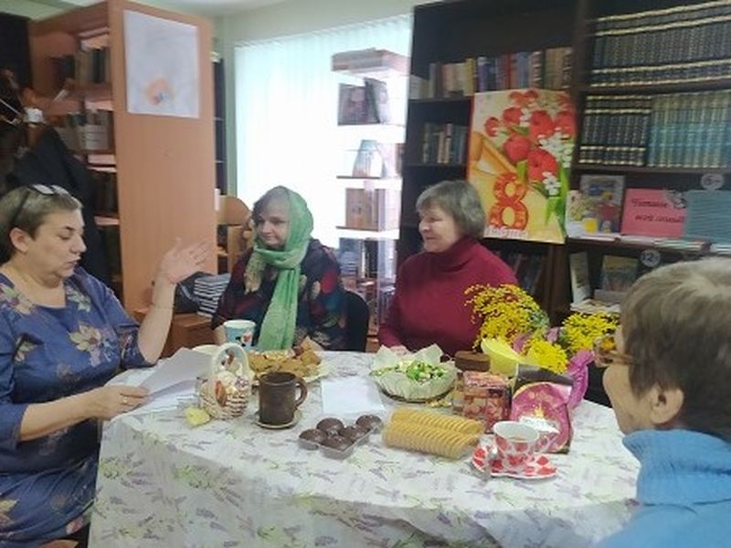 Читательниц Тучковской библиотеки пригласили на девичник 