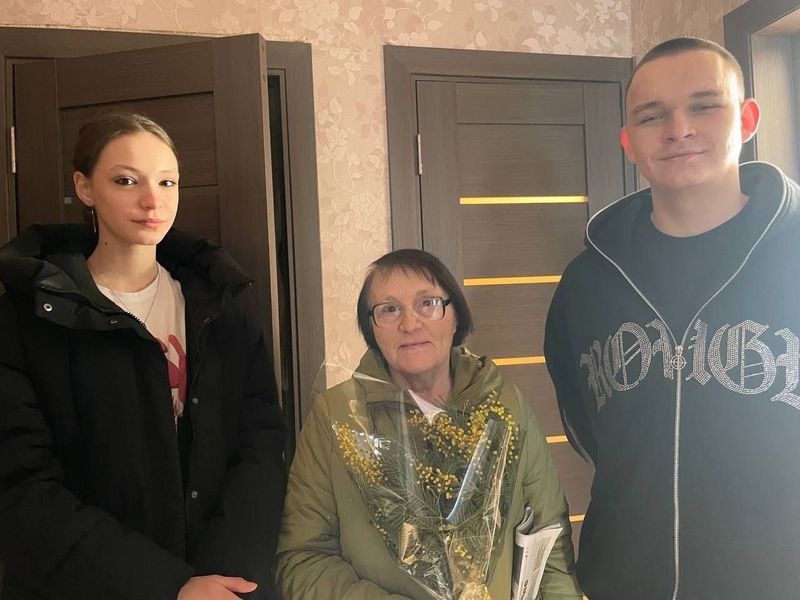 Космодемьянские волонтеры поздравили одиноких пенсионерок