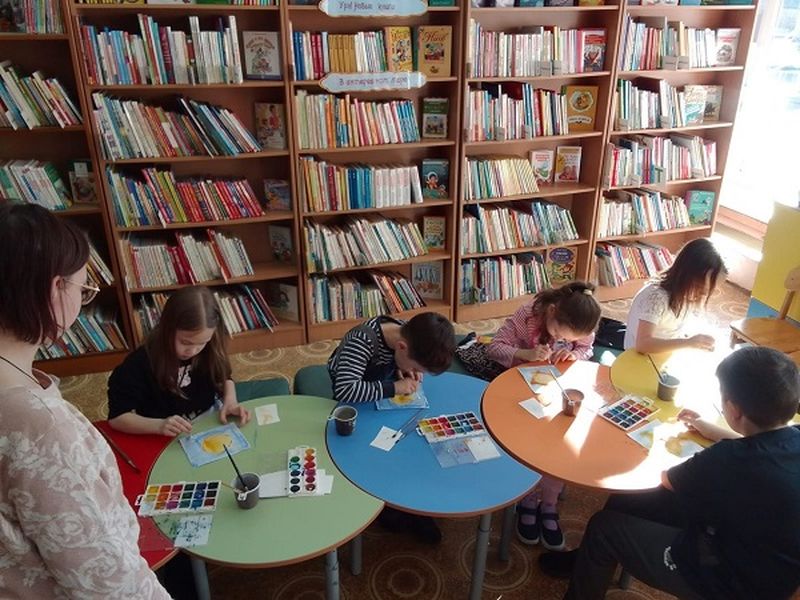 В Рузской библиотеке рисовали весеннее солнце