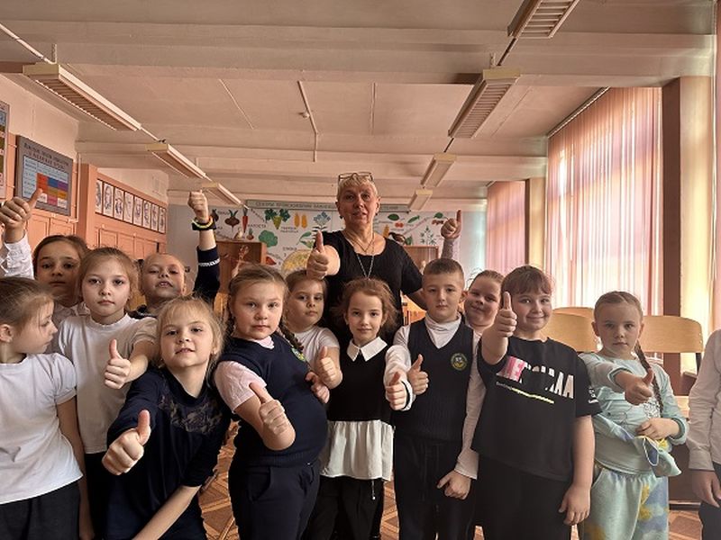 Нововолковские школьники задавали весенние ритмы