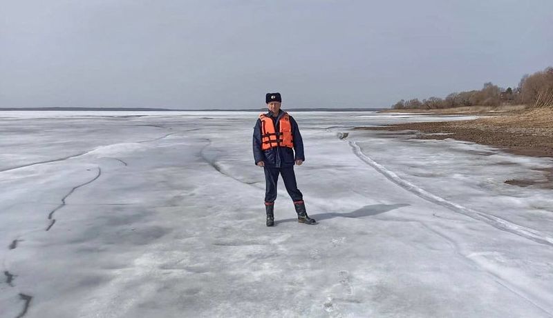 Спасатели ГКУ МО «Мособлпожспас» проверили состояние ледового покрытия на Рузском водохранилище    