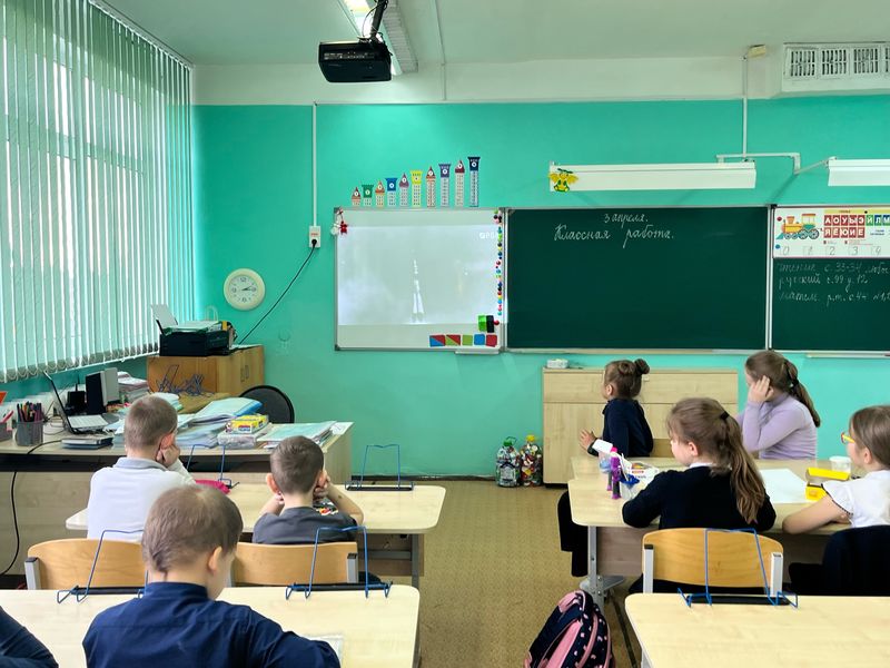 Колюбакинским первоклассникам - о Юрии Гагарине 