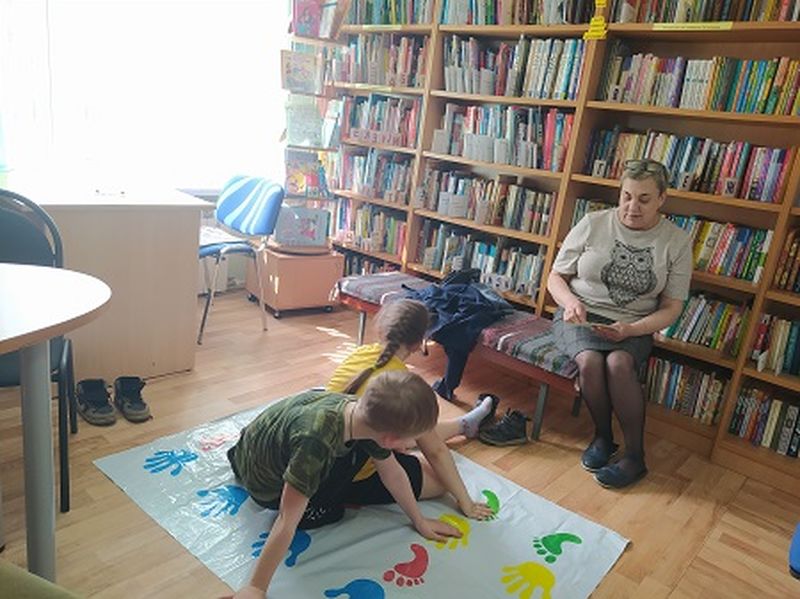 Тучковские школьники проводят досуг в библиотеке