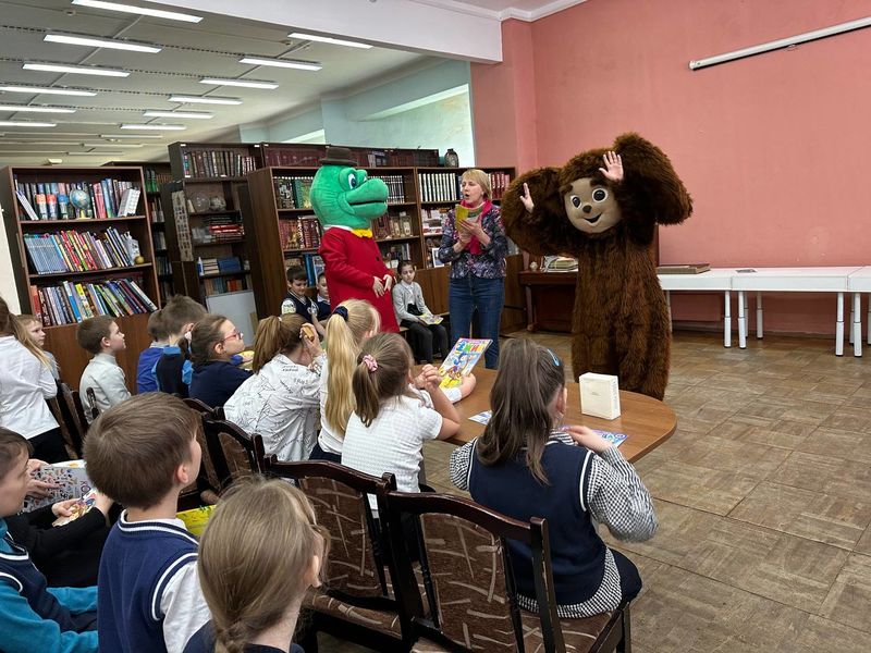 Рузских гимназистов приняли в читатели сказочные герои