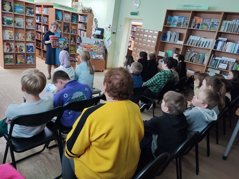 «Светлую память сохраним!» – патриотический час в Тучковской библиотеке