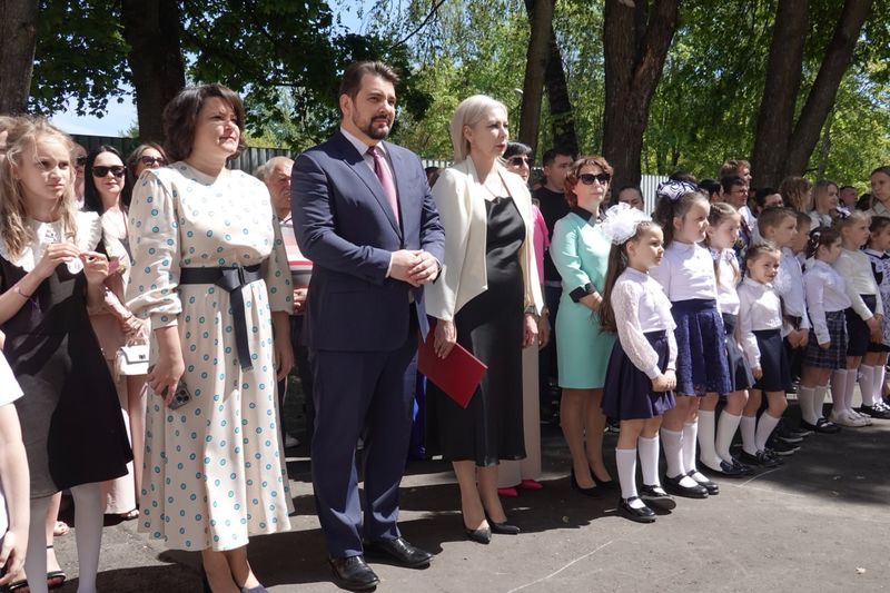 Николай Пархоменко поздравил выпускников с последним звонком