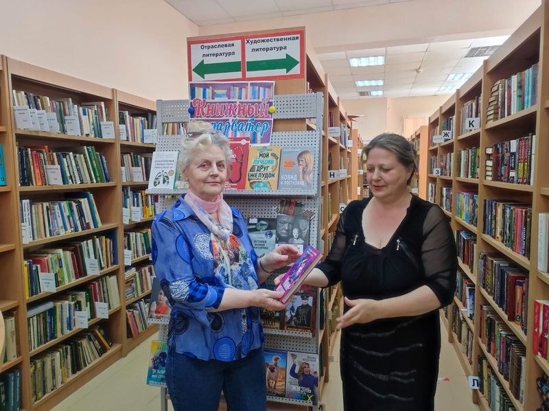 Тучковские библиотекари вручили подарки самым активным читателям