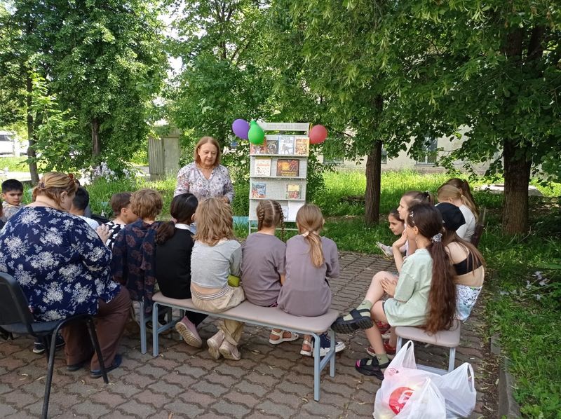 В Тучковской библиотеке открылся летний читальный зал