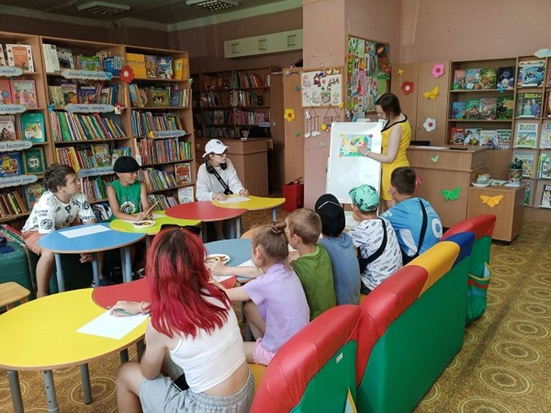 В Рузской библиотеке прошёл мастер-класс «Улитка с ромашкой»  