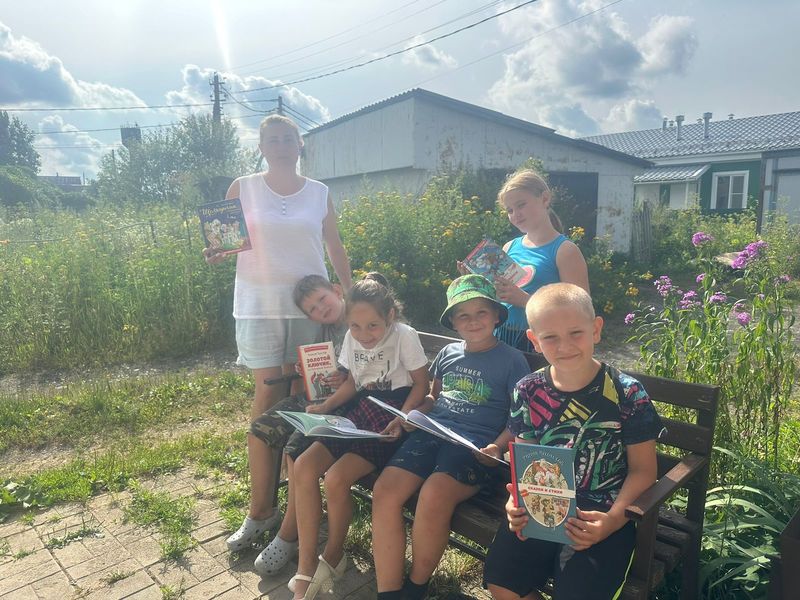 Златоустовским школьникам показали, как совмещать летние прогулки и чтение