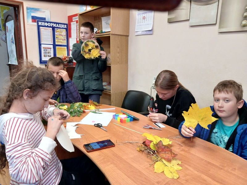 В Орешковской библиотеке делали панно из природных материалов