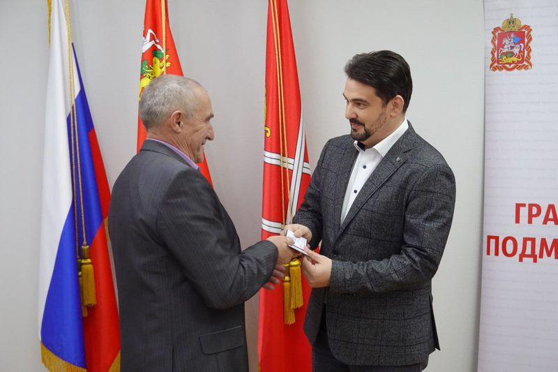 Николай Пархоменко вручил удостоверения девяти старостам