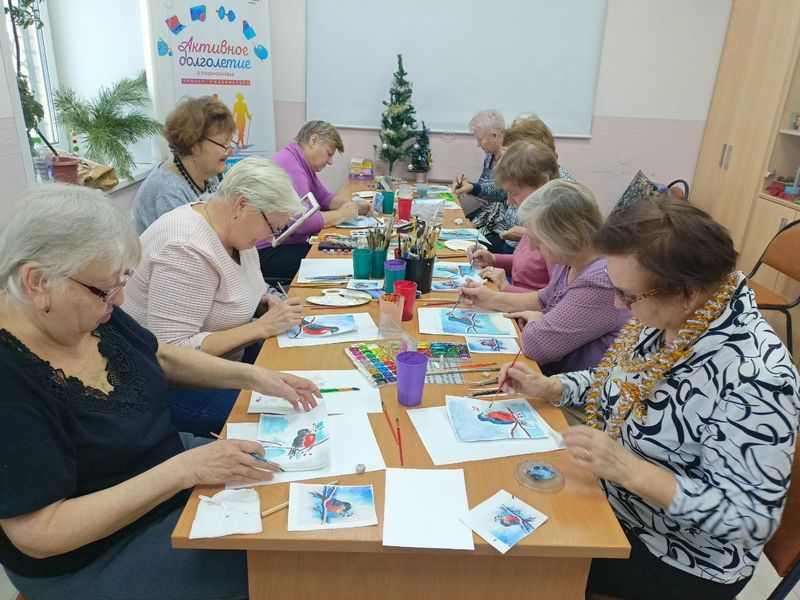 Рузские пенсионеры рисовали снегиря