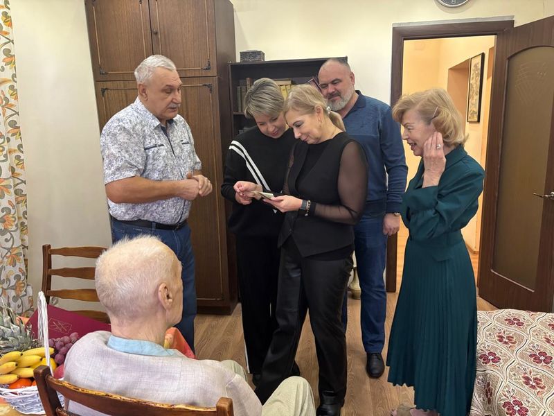 Партийцы Рузского округа поздравили ветерана с 98-летием
