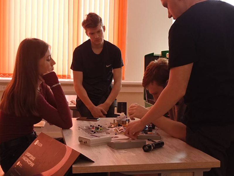 Тучковские школьники получили практические навыки по сборке и программированию робота