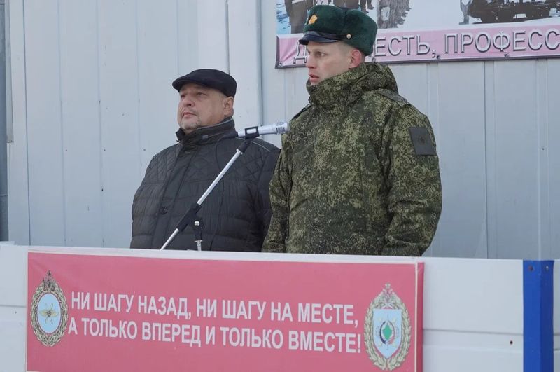 Военнослужащим радиотехнического полка вручили грамоты и благодарности