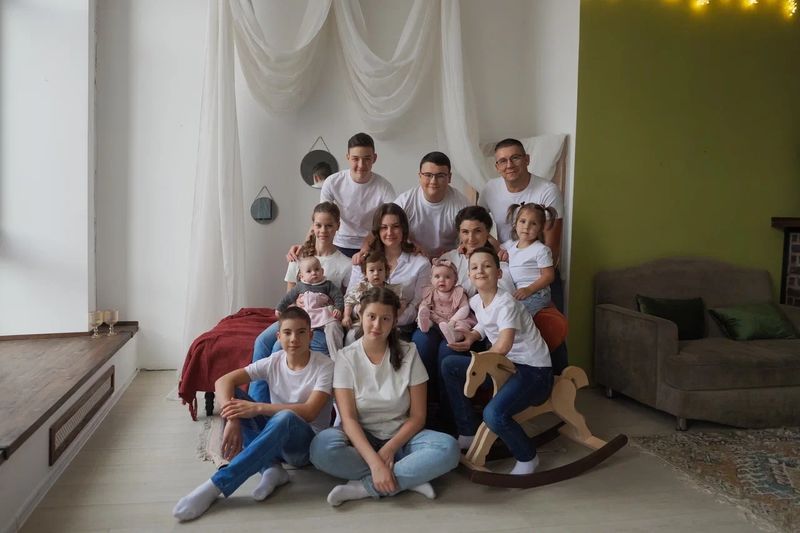 Ежегодную выплату приемным родителям в Подмосковье увеличили до 47,5 тысячи рублей