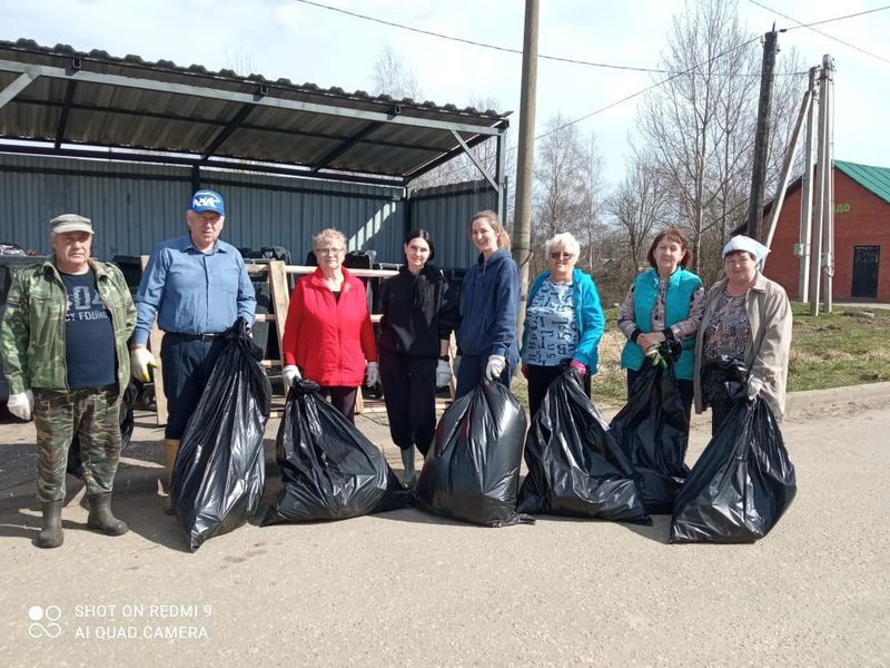 В Лидино провели весенний субботник