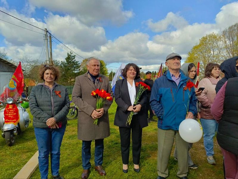 Владимир Бурмистенков и Екатерина Волкова приняли участие в митинге в деревне Филатово