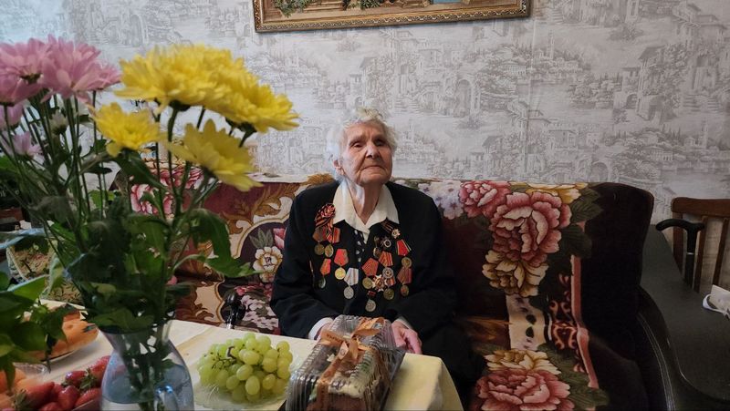 Ветерана Великой Отечественной войны Екатерину Чернявскую поздравили с 98-летием