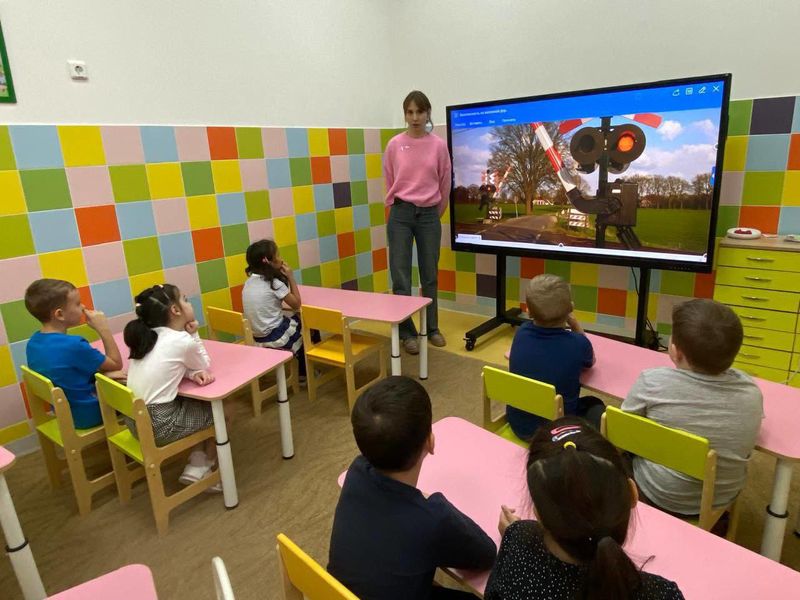 В Подмосковье прошло порядка трёх тысяч открытых уроков по правилам безопасности на железной дороге