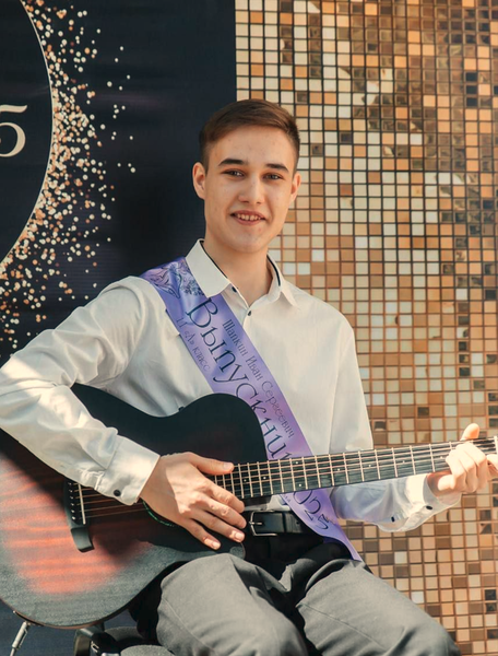 Александр Горбылёв поздравил выпускника из Рузы, набравшего сто баллов на ЕГЭ