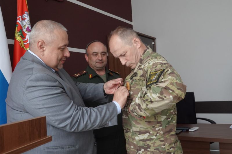 Александр Горбылёв и Руслан Меладзе вручили государственные награды участникам специальной военной операции