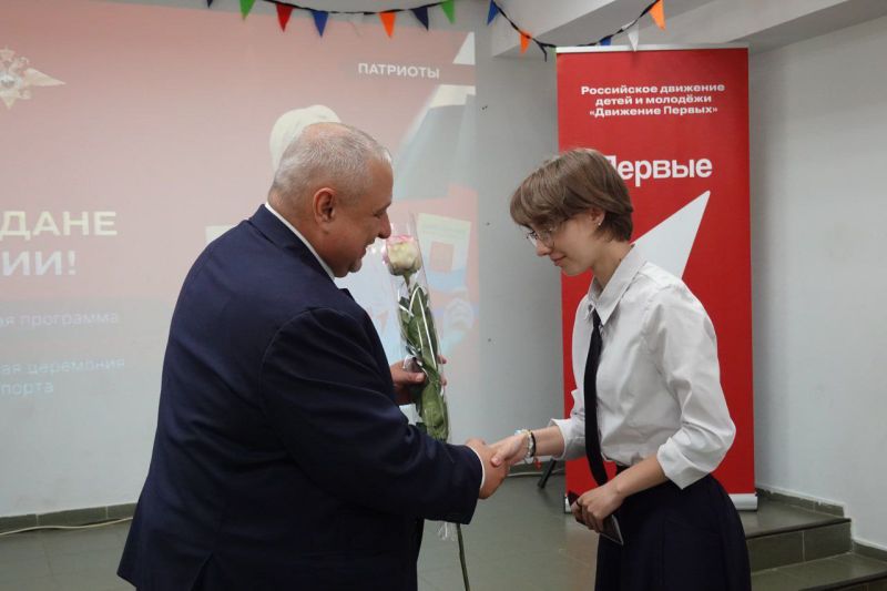 Александр Горбылёв вручил юным ружанам первые паспорта