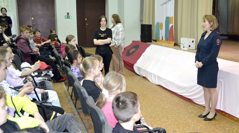 Сотрудница полиции провела профилактическую беседу в лагере «Детский наукоград» в Рузе 