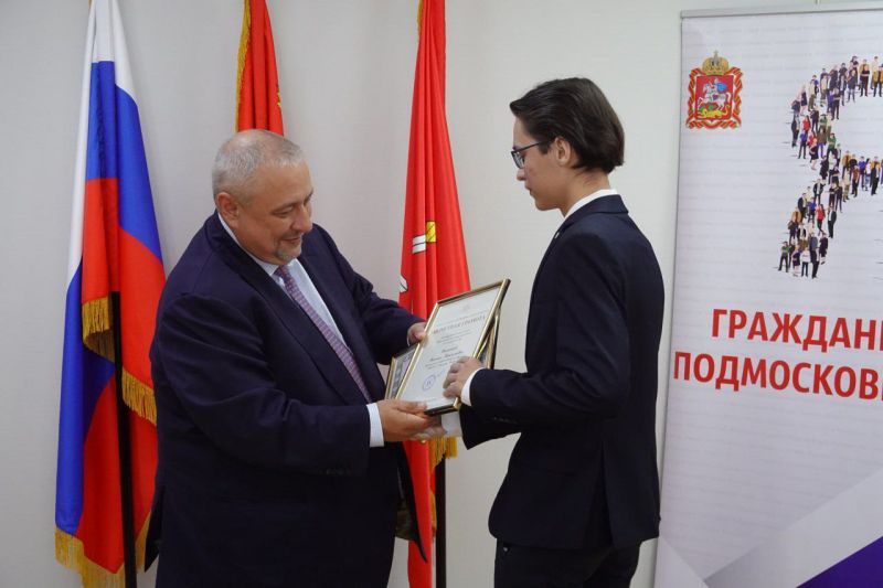 Ружан-победителей регионального этапа Всероссийской олимпиады школьников наградил глава округа 