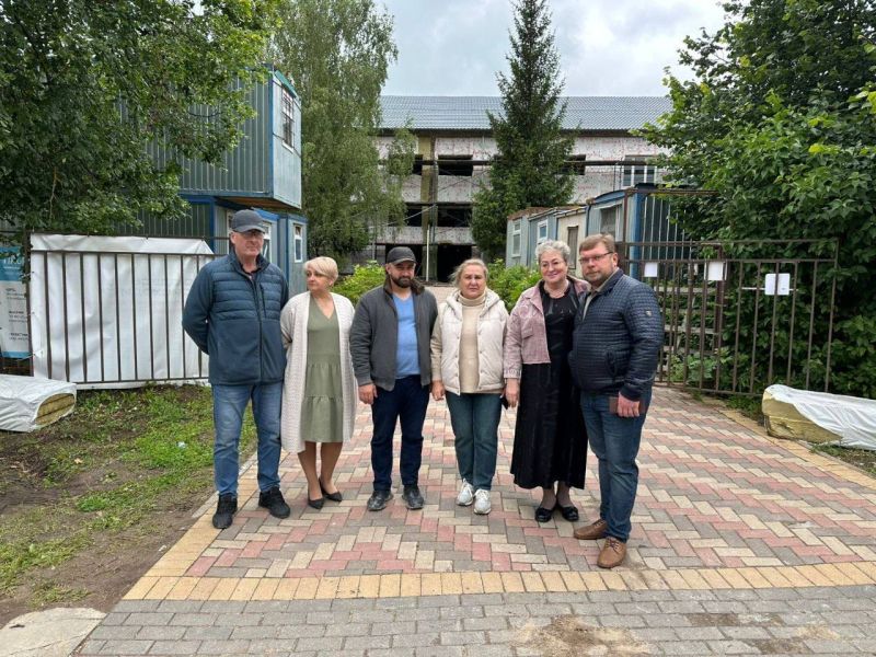 «Единая Россия» проверила ход ремонта Колюбакинского детского сада 