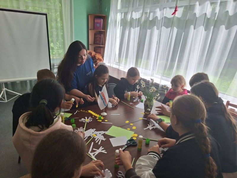 «Единая Россия» провела мастер-класс в Беляногорской библиотеке 