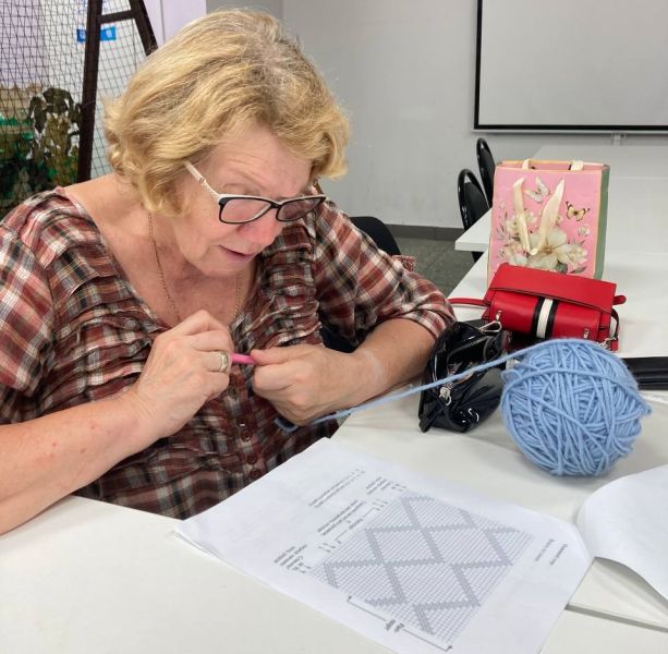 Тучковские долголеты занимаются вязанием