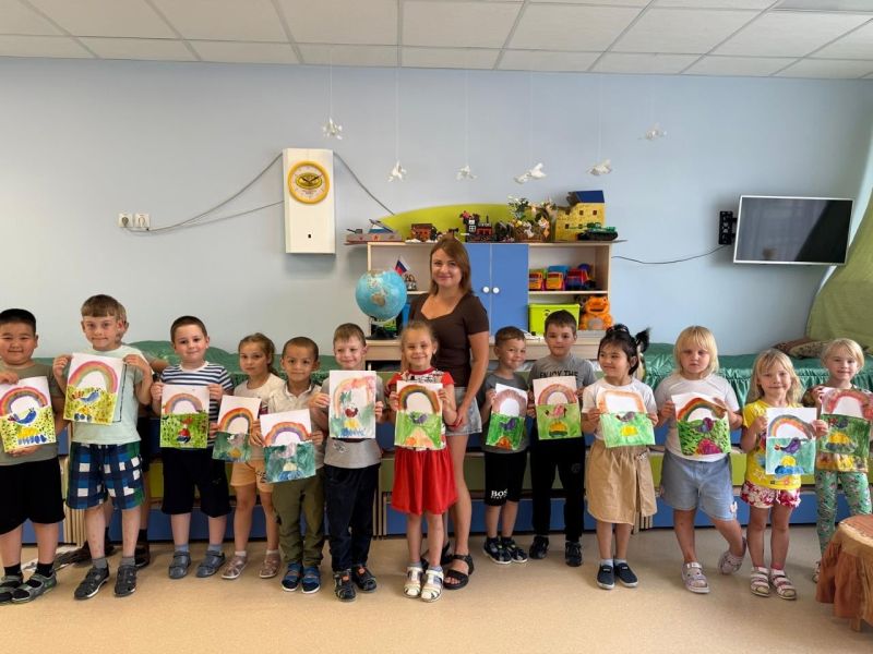 Дороховские детсадовцы рисовали акварелью