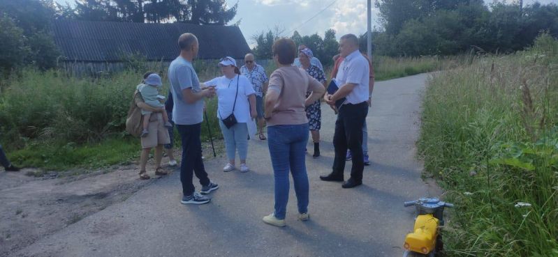 Партийцы провели встречу с жителями Дорохово 
