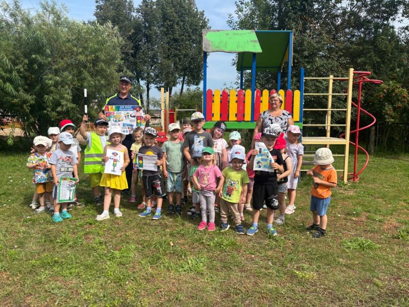 В Орешках провели тематическое занятие «Мой друг – светофор»